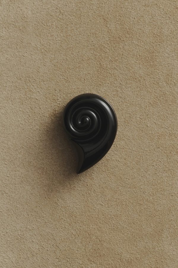 NAUTILUS PILL BOX IN ONYX - Sophie Buhai