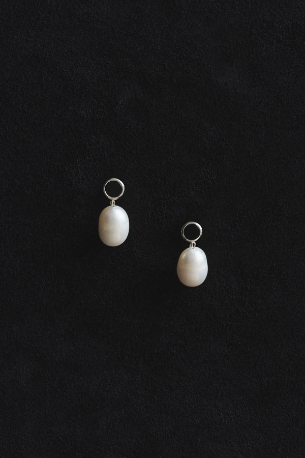 Neue Pearl Earrings in Onyx - Sophie Buhai