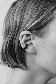 ONYX BAGEL EAR CUFF - Sophie Buhai