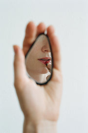 COQUILLE HAND MIRROR IN ONYX - Sophie Buhai