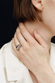 MEDIUM SHELL RING - Sophie Buhai