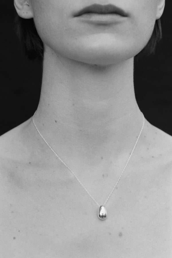 TINY EGG PENDANT - Sophie Buhai