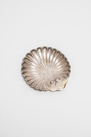 ANONYMOUS, HAND-WROUGHT SILVER SHELL PLATTER, C. 1940 - Sophie Buhai