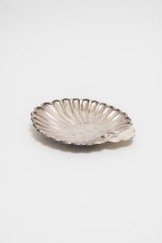 ANONYMOUS, HAND-WROUGHT SILVER SHELL PLATTER, C. 1940 - Sophie Buhai